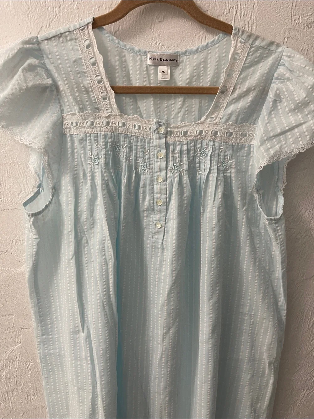 Miss Elaine Light Blue / White Cotton Nightgown, Size X-Large.